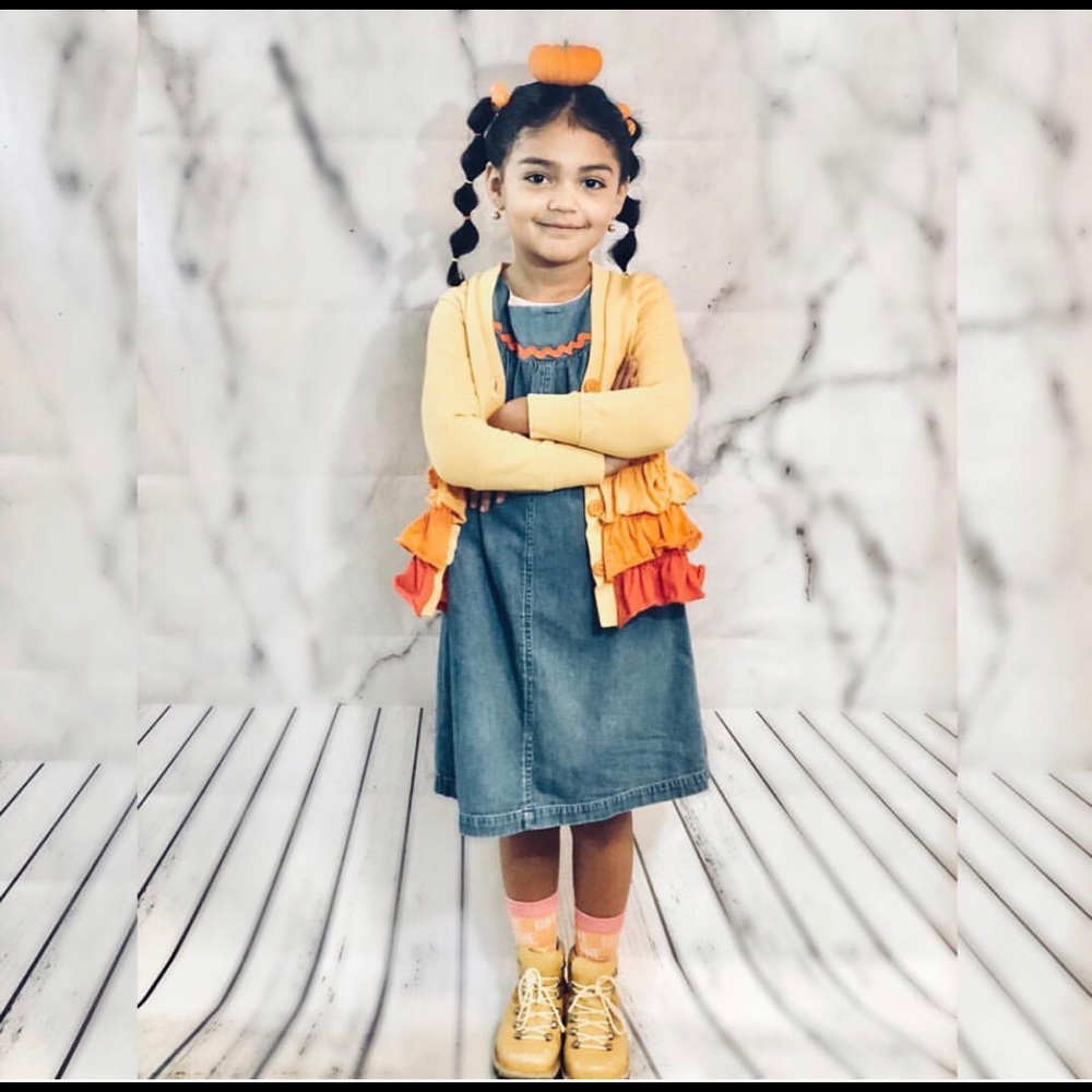 Jelly the pug v-neck sweater size 7